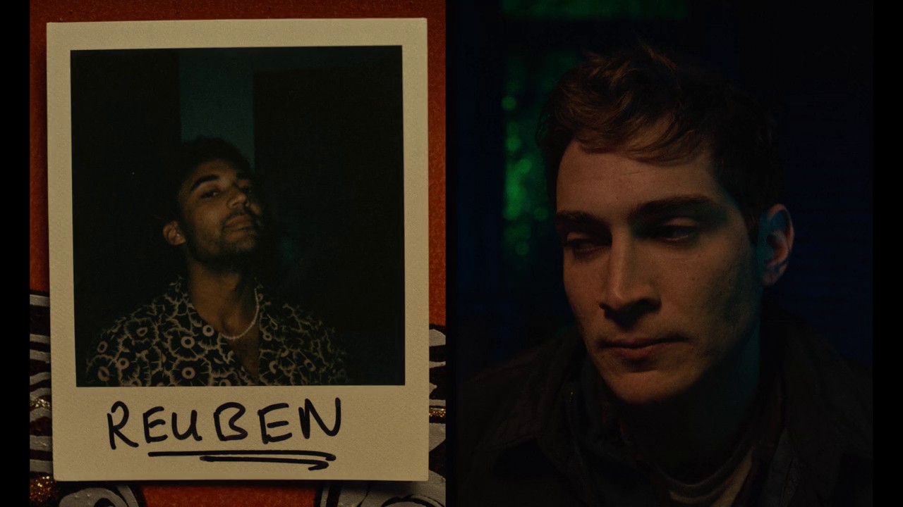 It's What's Inside (2024) NF WEB-DL Hindi + English 720p x264 AVC HE-AAC 5.1 ESub.mkv.0001